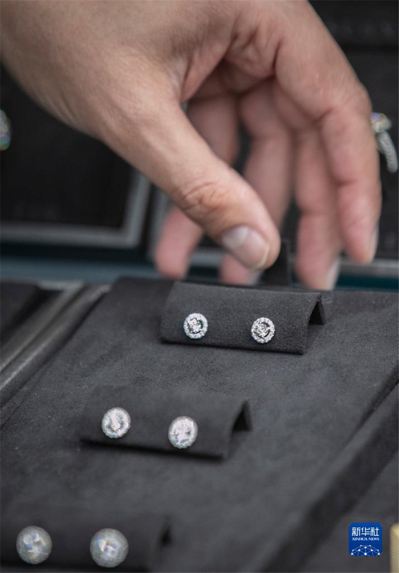 329գչɫRظʵ@ʯչF(xin)(chng)չʾ@ʯ