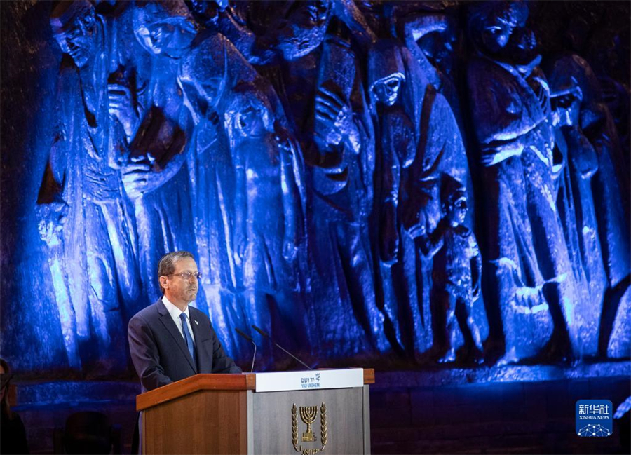 417ɫпy(tng)ՠҮ·eеĴo(j)ջ(dng)vԒɫ17λҮ·մĠɽāϣķo(j)^eдo(j)ջ(dng)ڶ(zhn)еĪq̫yߡAӛꐾz