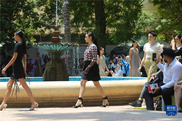 513ڰ__ģڰrbչʾbƷAl(f)¡زz