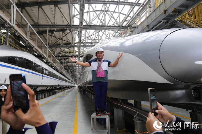 ӛ߈F(tun)(dng)܇^W(wng) l(f)dz