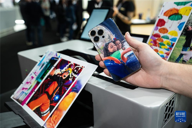 710գڰʥ_eеćHM(fi)Ӽa(chn)Ʒչ[(hu)ˆTչʾһ֙C(j)O(sh)Aӛ  z