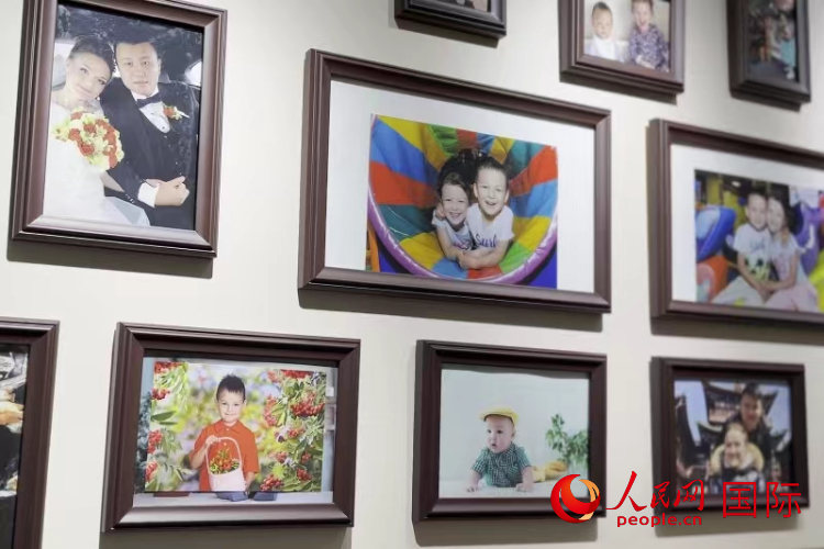 照片墻記錄每個幸福的瞬間。 人民網(wǎng) 皇甫萬里攝