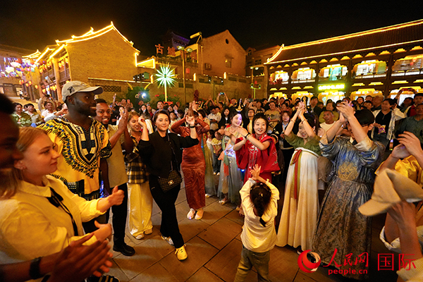 xւ݆Tһ赸W(wng) Riz