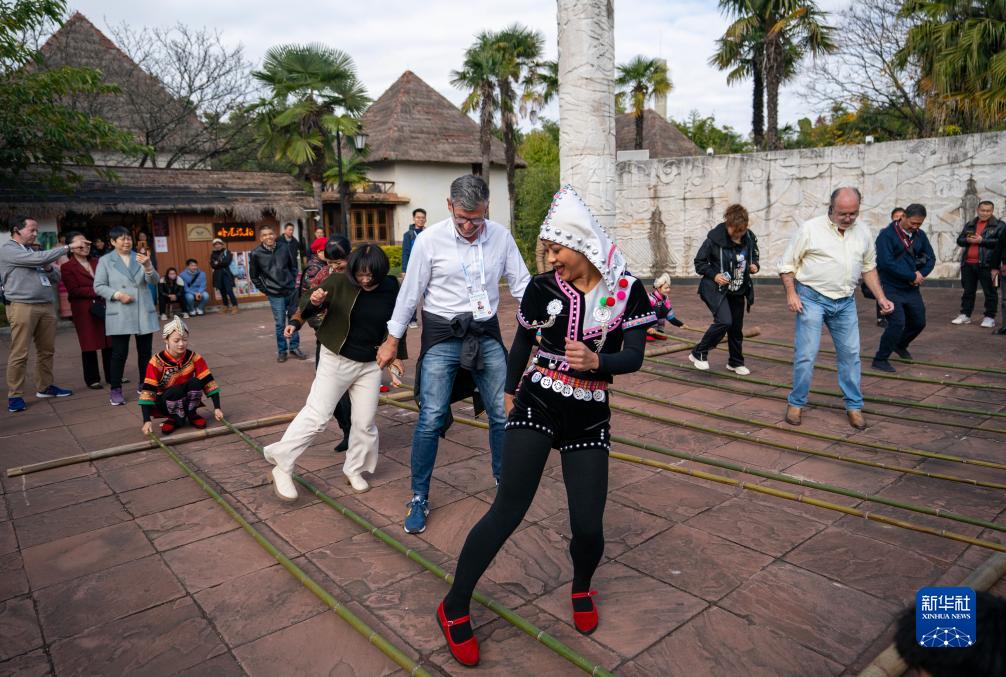 127ýw(hu)(hu)λ(ni)w(yn)衣Aӛ  z