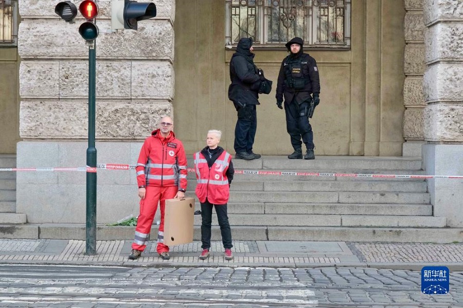 1222գڽݿ׶ͽݿ˼tʮ֕(hu)ˆTڰl(f)¼ĲW(xu)ČW(xu)Ժǰ