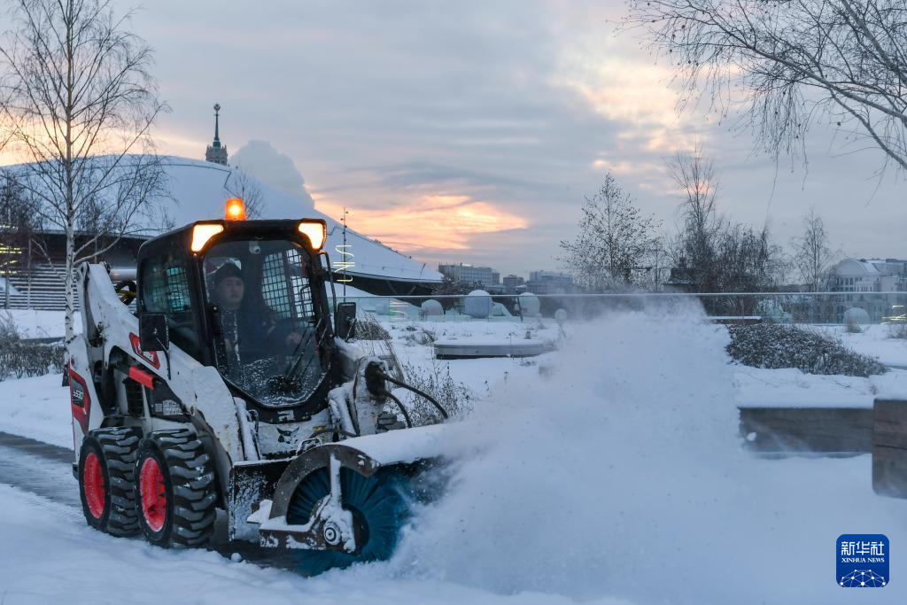 16գڶ_˹׶Ī˹ˆT{ѩ܇(ch)·eѩAӛ (yng) z