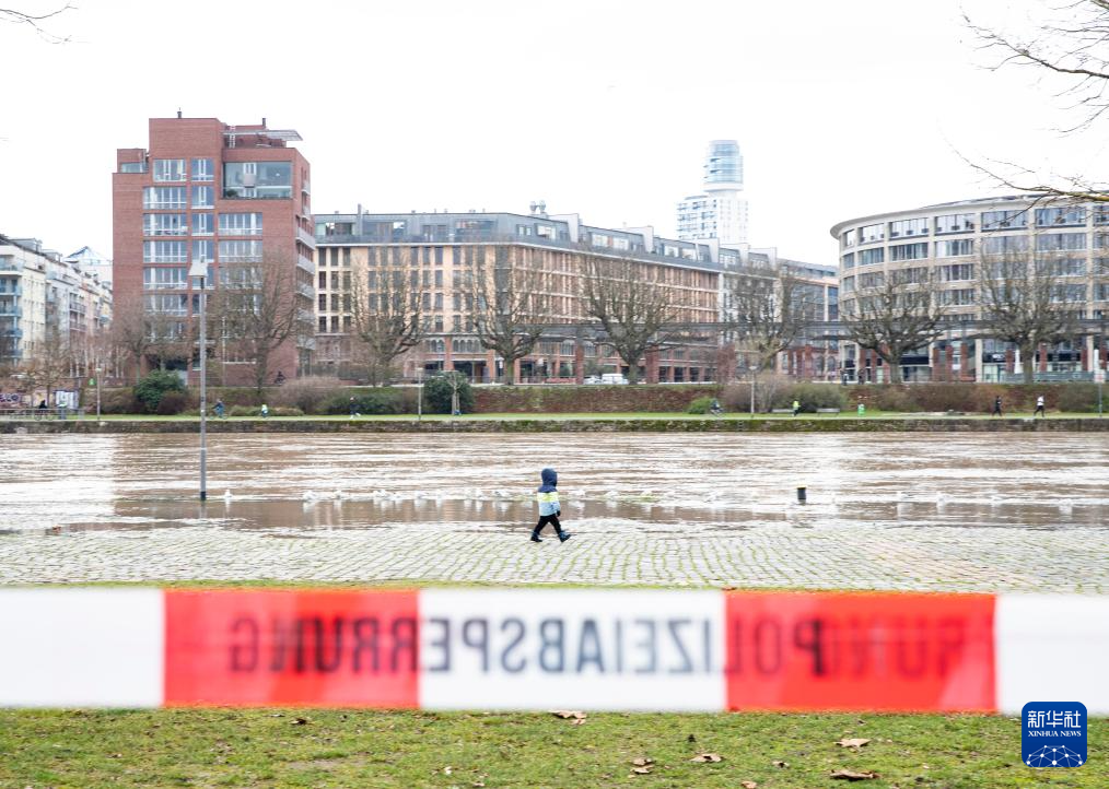 17գڵ(gu)m˸һͯںˮˣAӛ  z