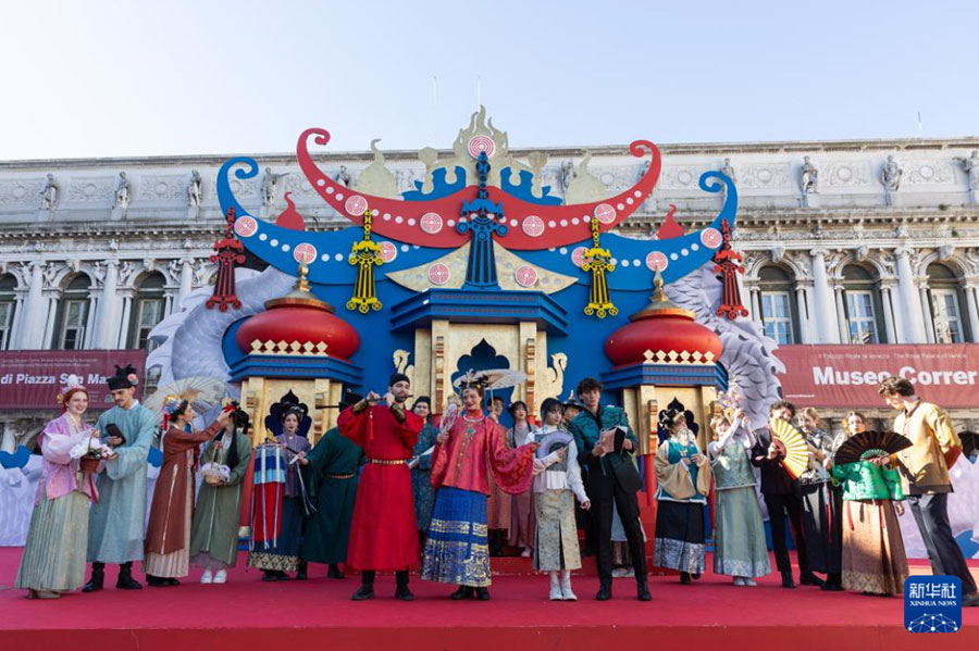 213˹־ԸhM(jn)бAӛ  z