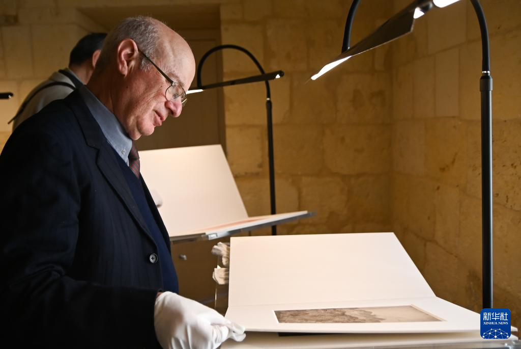 315RR^Rˇg(sh)pչЇ^^չƷAl(f)̼{ɭz