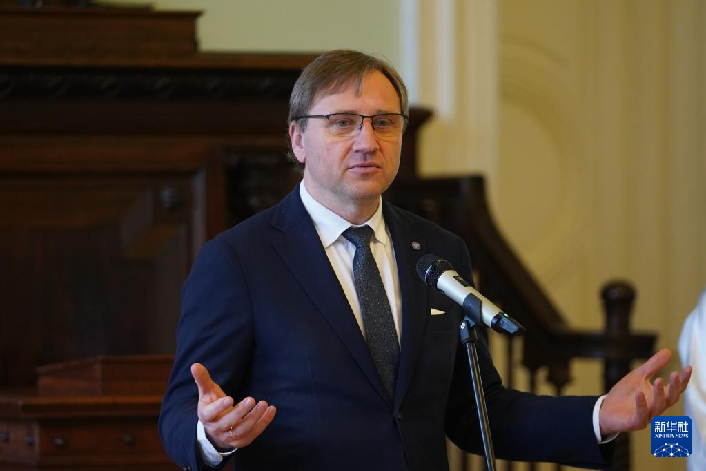 419ÓS׶eеջ(dng)ߝhZ̲ġ_(d)hZl(f)(hu)ÓSW(xu)УLؕ_(d)˹ؐʲoAl(f)˹z