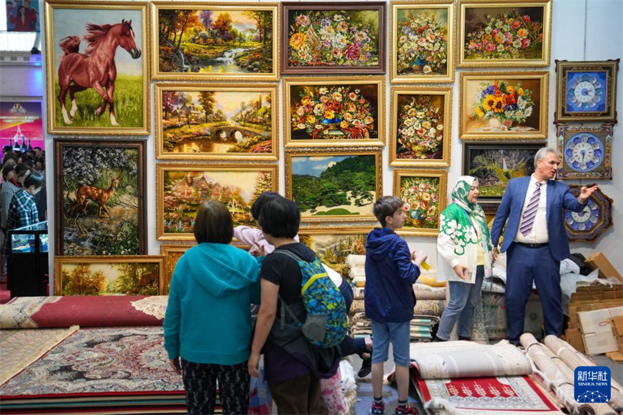 519գڵڰˌж[(hu)F(xin)(hu)չ^(q)˽̺Aӛ  z