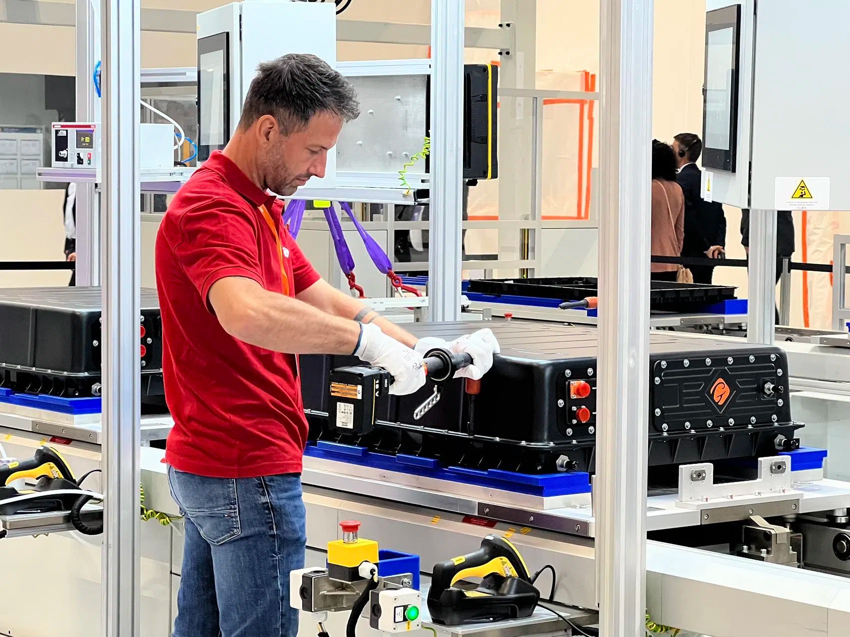 2023年9月國(guó)軒高科哥廷根工廠首款電池產(chǎn)品線投產(chǎn)。人民網(wǎng)記者 李強(qiáng)攝