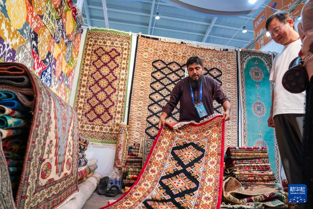 726ڵڰˌϲρ^ͻ˹̹չ^(q)չ̣^ƽ̺Aӛ oU z