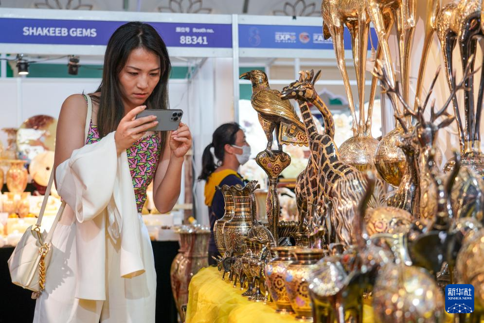 726ڵڰˌϲ(hu)ρ^^ڰͻ˹̹չ^(q)ĔzɫƷAӛ oU z