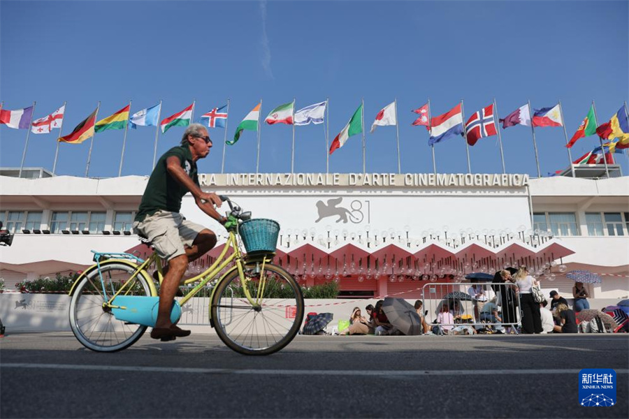 828˹uһT܇(jng)^˹Ӱ(ji)ekӰmAӛ  z