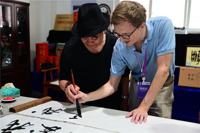 (sh)ˇg(sh)(chung)ʼ(sh)җ䡶?qng)?bo)݋_ˡֹͬ(xi)һ(g)(i)֡ (sh)ւӛ ꐴz