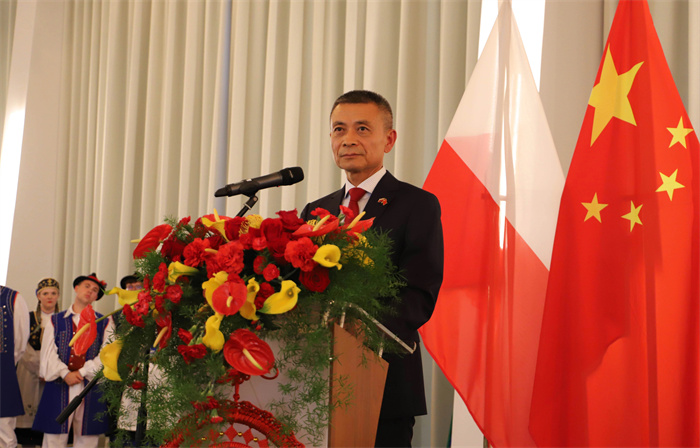 駐革但斯克總領(lǐng)事樊曉東致辭。駐革但斯克總領(lǐng)館供圖