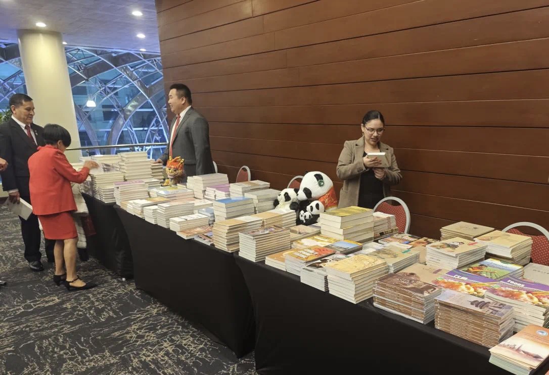 招待會現(xiàn)場的中國圖書角。中國駐秘魯大使館供圖