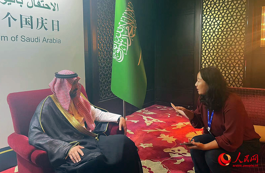 沙特駐華大使阿卜杜拉赫曼·哈勒比接受人民網(wǎng)記者專訪。人民網(wǎng) 法伊薩攝