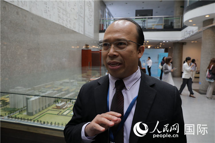 馬來西亞駐華使館參贊阿茲蘭接受人民網(wǎng)采訪。人民網(wǎng) 王婧攝