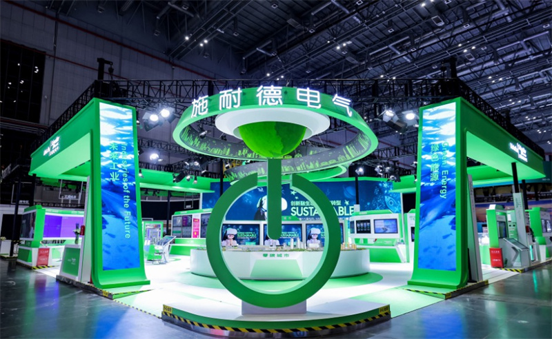 2023年，施耐德電氣在第六屆中國(guó)國(guó)際進(jìn)口博覽會(huì)現(xiàn)場(chǎng)。施耐德電氣供圖