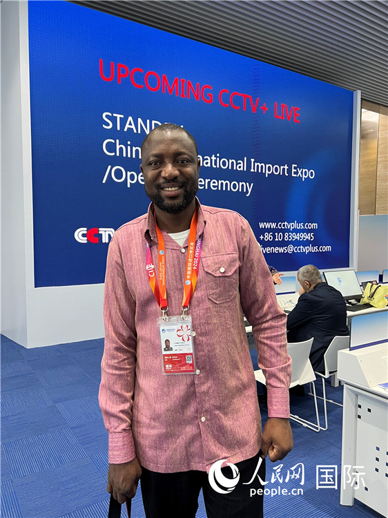 加納廣播公司記者阿亞瑪·塞繆爾在進(jìn)博會媒體中心。 （人民網(wǎng) 艾里士 攝）