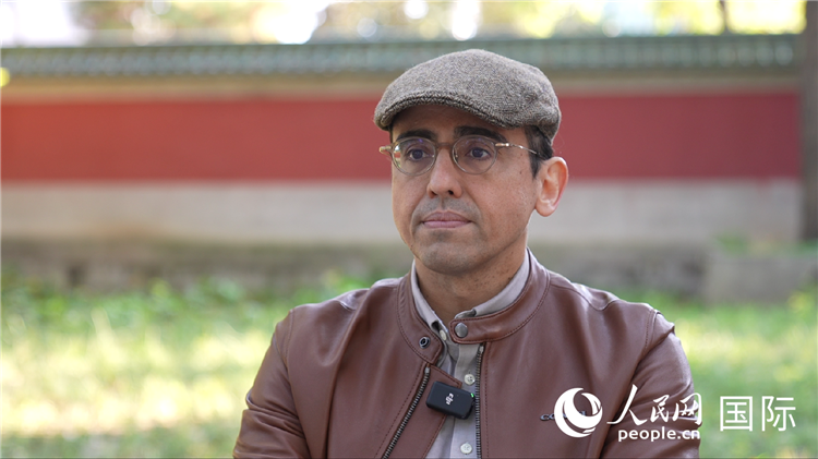 巴西漢學家喬治·西內(nèi)迪諾（中文名“沈友友”）。人民網(wǎng)記者 劉寧攝