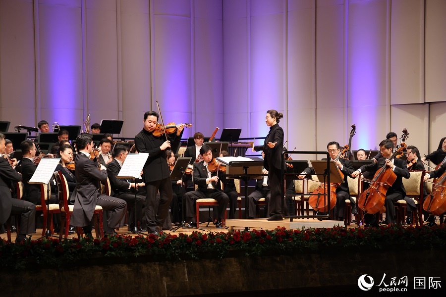 小提琴協(xié)奏曲《梁山伯與祝英臺(tái)》扣人心弦。人民網(wǎng)記者 張志文攝