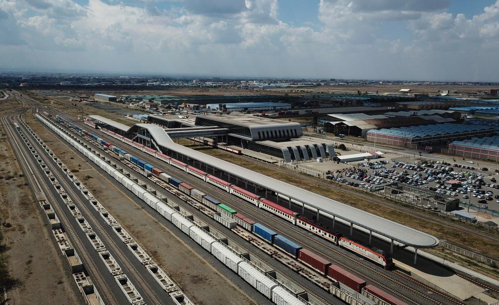 這是在肯尼亞首都內(nèi)羅畢拍攝的蒙內(nèi)鐵路內(nèi)羅畢站（無人機照片）。新華社記者韓旭攝