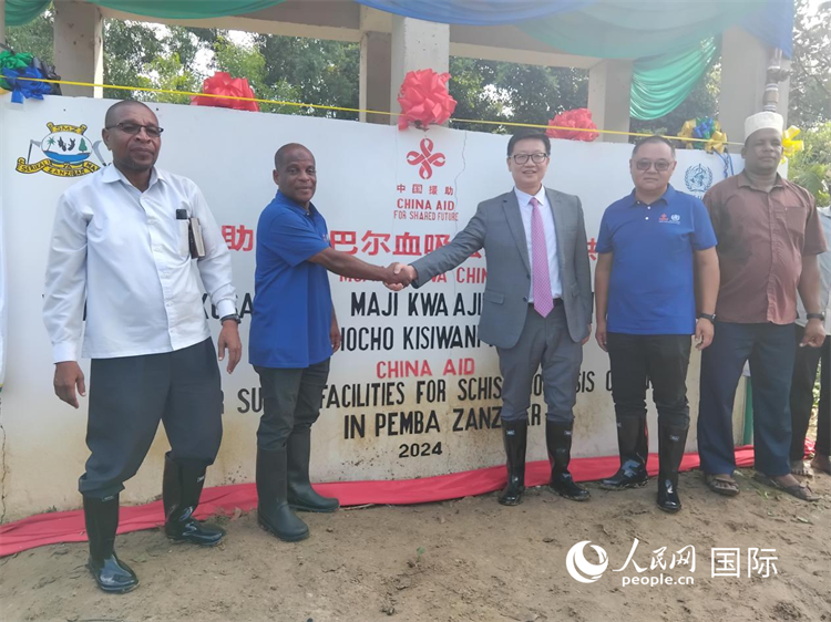 安全供水工程揭牌儀式現(xiàn)場。施亮攝