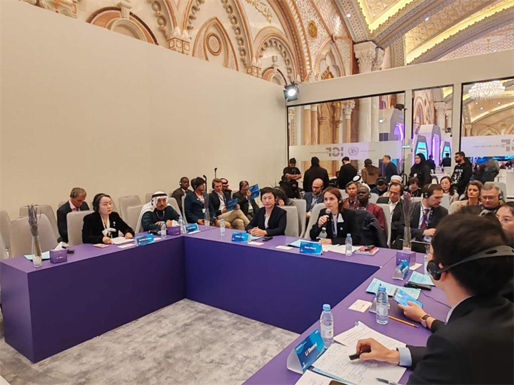 圖為與會代表圍繞主題進(jìn)行發(fā)言討論。中國傳媒大學(xué)供圖。