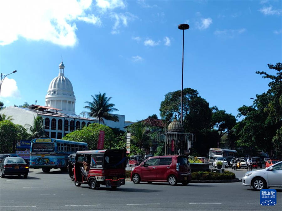 這是12月20日在斯里蘭卡科倫坡拍攝的城市風(fēng)光（手機(jī)照片）。新華社記者 陳冬書 攝