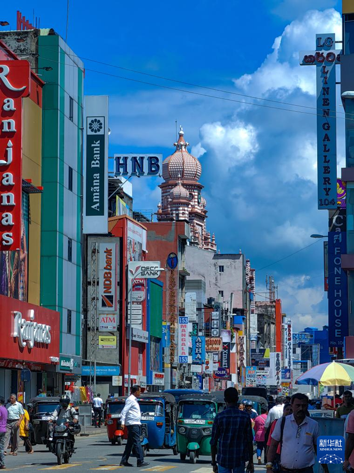 這是12月20日在斯里蘭卡科倫坡拍攝的貝塔市場街景（手機(jī)照片）。新華社記者 陳冬書 攝