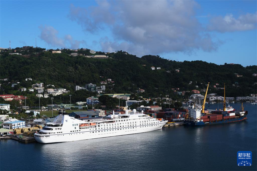 這是1月7日拍攝的格林納達(dá)首都圣喬治風(fēng)光。新華社記者 趙凱 攝