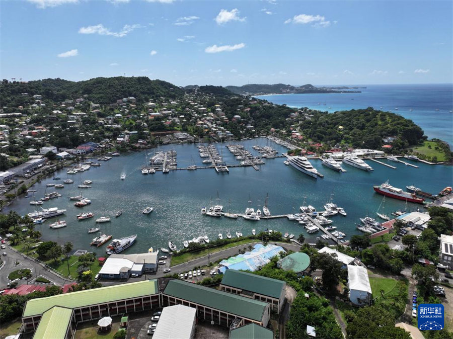 這是1月7日拍攝的格林納達(dá)首都圣喬治風(fēng)光（無人機照片）。新華社記者 趙凱 攝