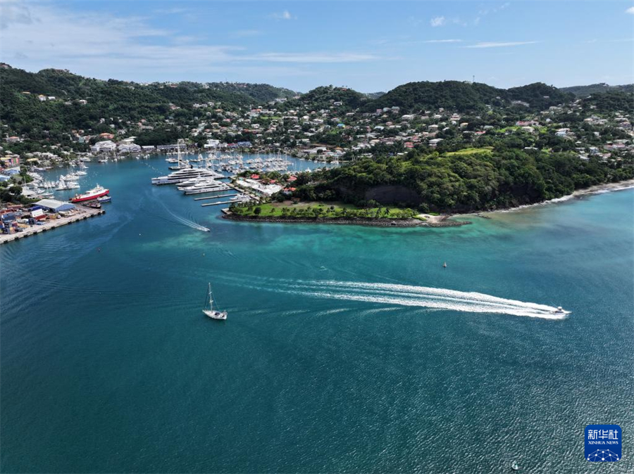 這是1月7日拍攝的格林納達(dá)首都圣喬治風(fēng)光（無人機(jī)照片）。新華社記者 趙凱 攝