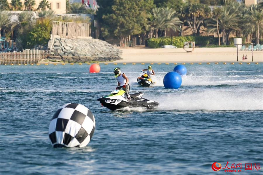 越過障礙。人民網(wǎng) 塔里克·易卜拉欣攝