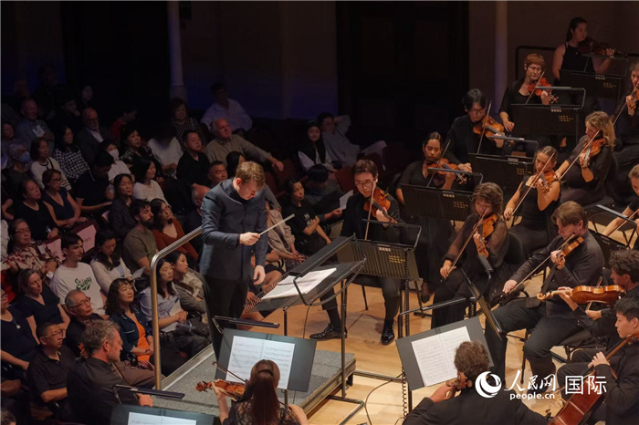 奧克蘭市政廳《空海》交響曲演出現(xiàn)場(chǎng)。張波若攝