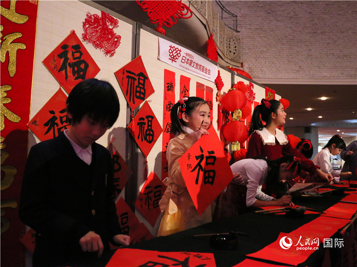 現(xiàn)場洋溢著濃濃的年味兒。人民網(wǎng) 許可攝