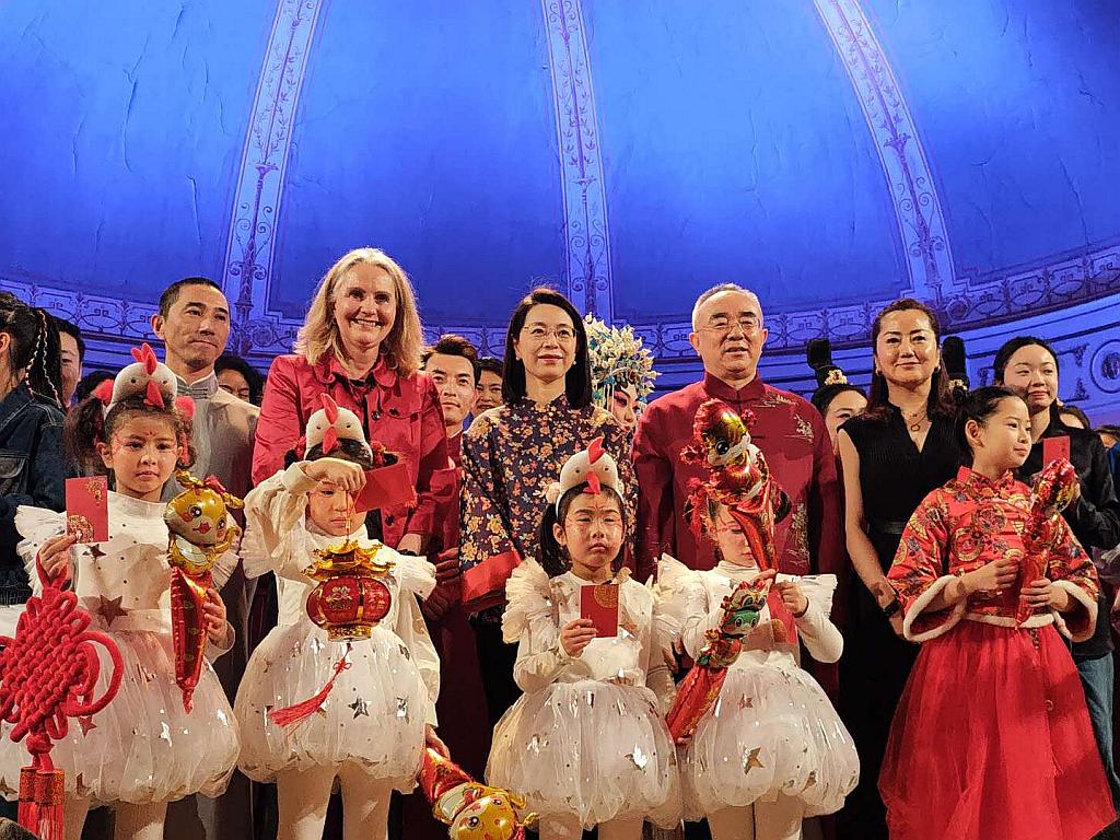 合影留念 共賀新春。中國(guó)駐挪威大使館供圖