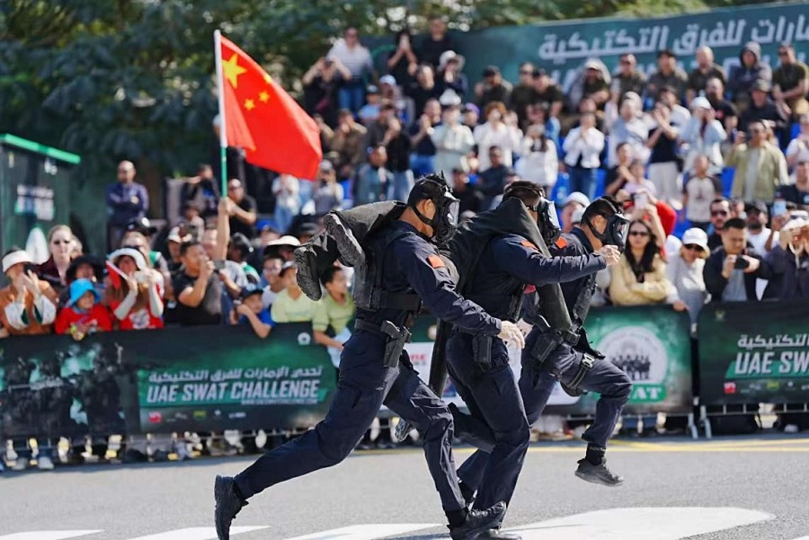 中國(guó)特警隊(duì)在比賽中出發(fā)。郝建武攝