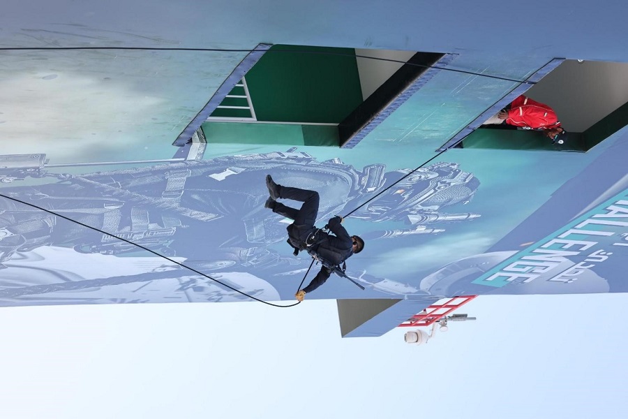 中國特警隊員在速降。人民網(wǎng)記者 管克江攝