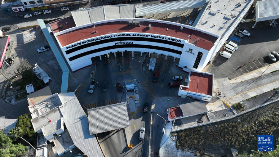 這是2月16日在墨西哥塔毛利帕斯州新拉雷多市拍攝的一處邊檢站（無人機照片）。新華社記者 李夢馨 攝