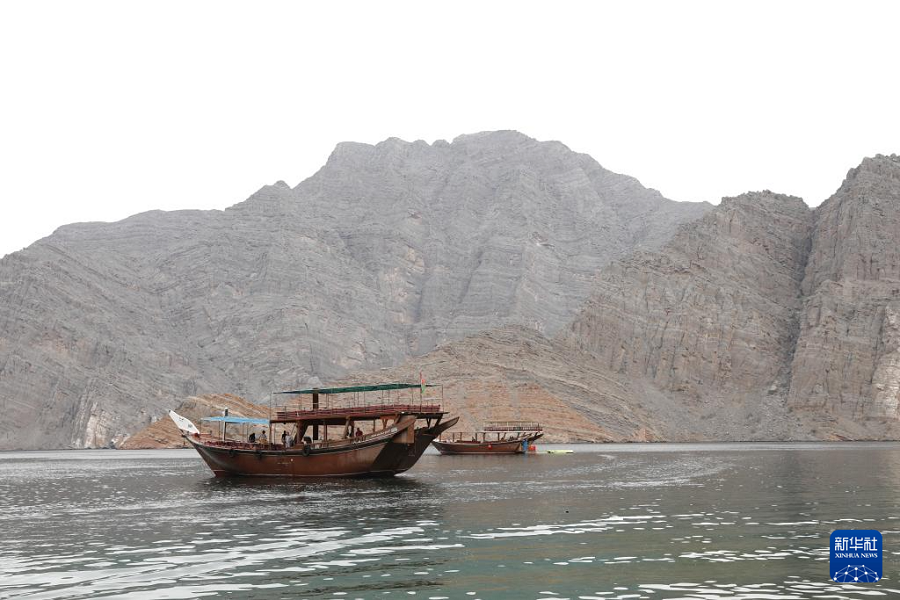 這是2月18日拍攝的阿曼北部穆桑代姆峽灣。新華社記者 汪強 攝