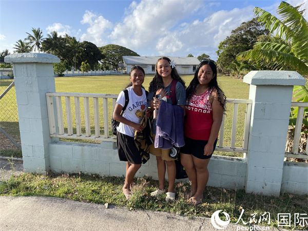 阿皮尼考學(xué)校的中小學(xué)生。人民網(wǎng)記者 陳效衛(wèi)攝