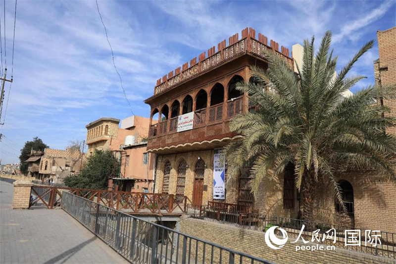 阿爾莎河邊的花格窗房子。人民網(wǎng) 伊納斯·易卜拉欣攝