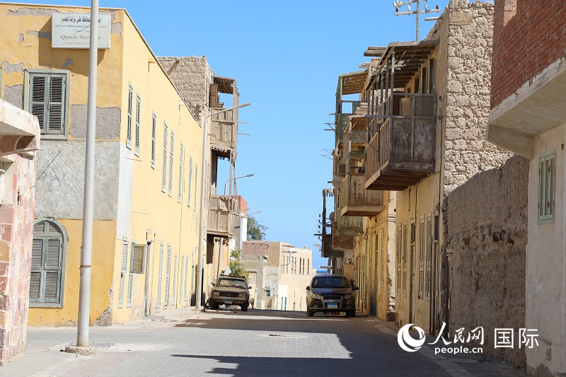 庫塞爾古城街道一角。人民網(wǎng)記者 沈小曉攝