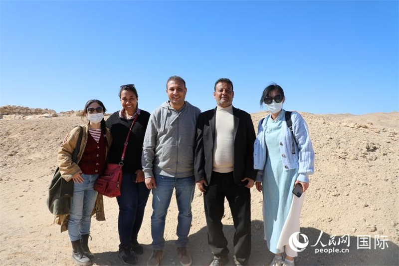 埃及盧克索大學(xué)獨(dú)立孔子課堂師生代表探訪庫塞爾港。人民網(wǎng)記者 沈小曉攝