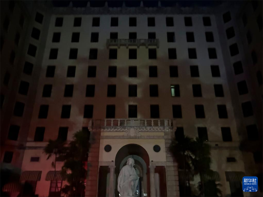 這是3月14日在古巴首都哈瓦那拍攝的停電后的海濱大道（手機(jī)拍攝）。新華社記者 蔣彪 攝