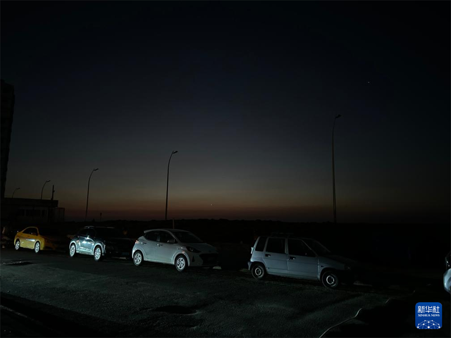 這是3月14日在古巴首都哈瓦那拍攝的停電后的古巴國家飯店（手機拍攝）。新華社記者 蔣彪 攝